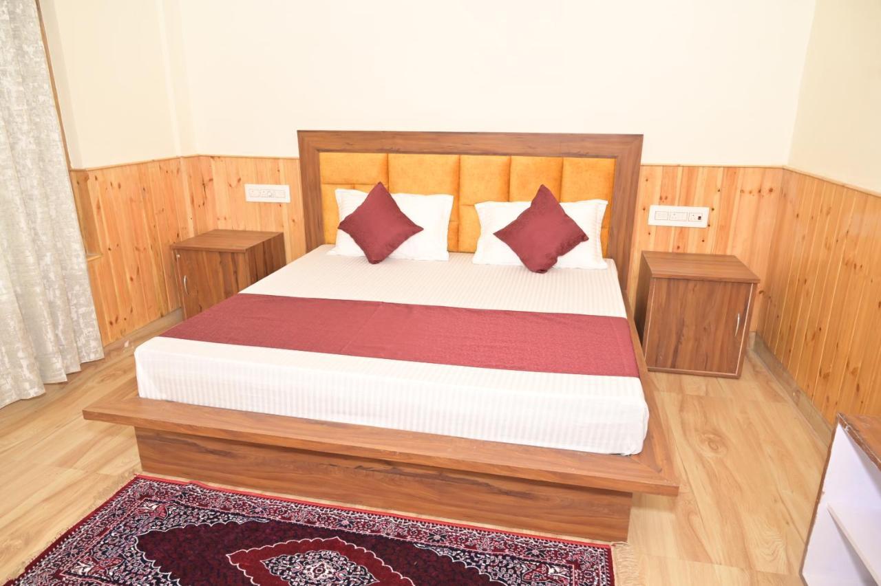 Hotel Royal Galaxy Tirthan Banjār Kültér fotó