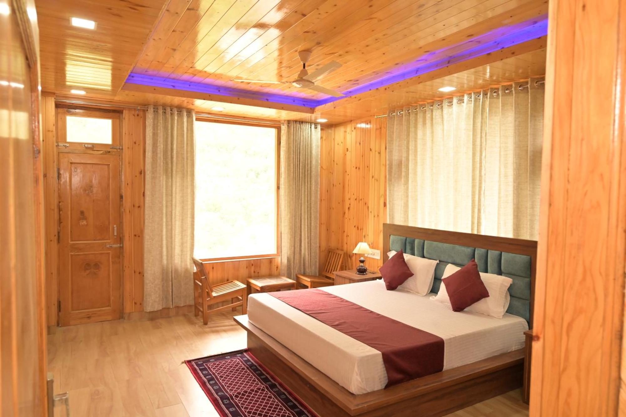 Hotel Royal Galaxy Tirthan Banjār Kültér fotó