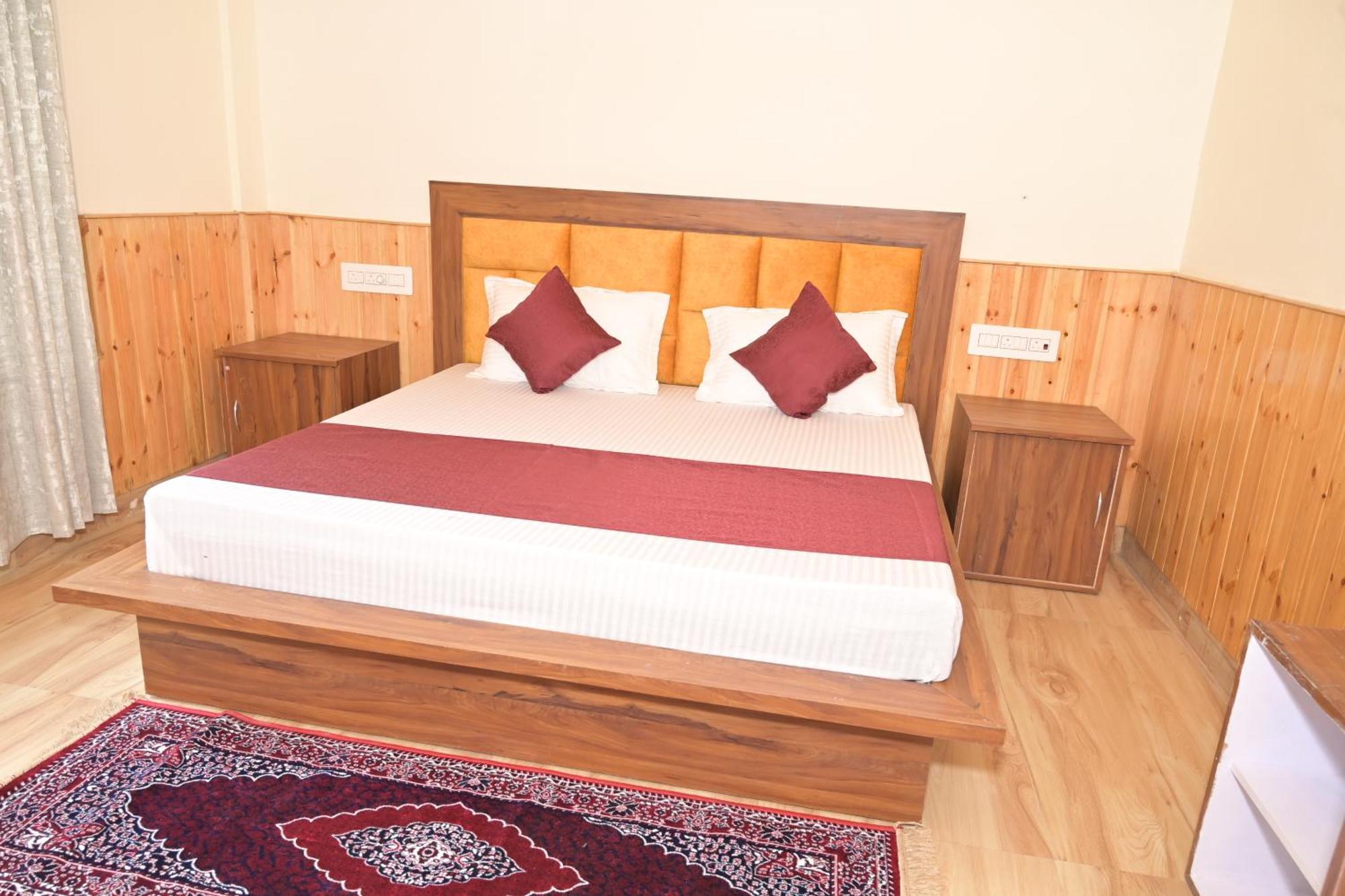 Hotel Royal Galaxy Tirthan Banjār Kültér fotó