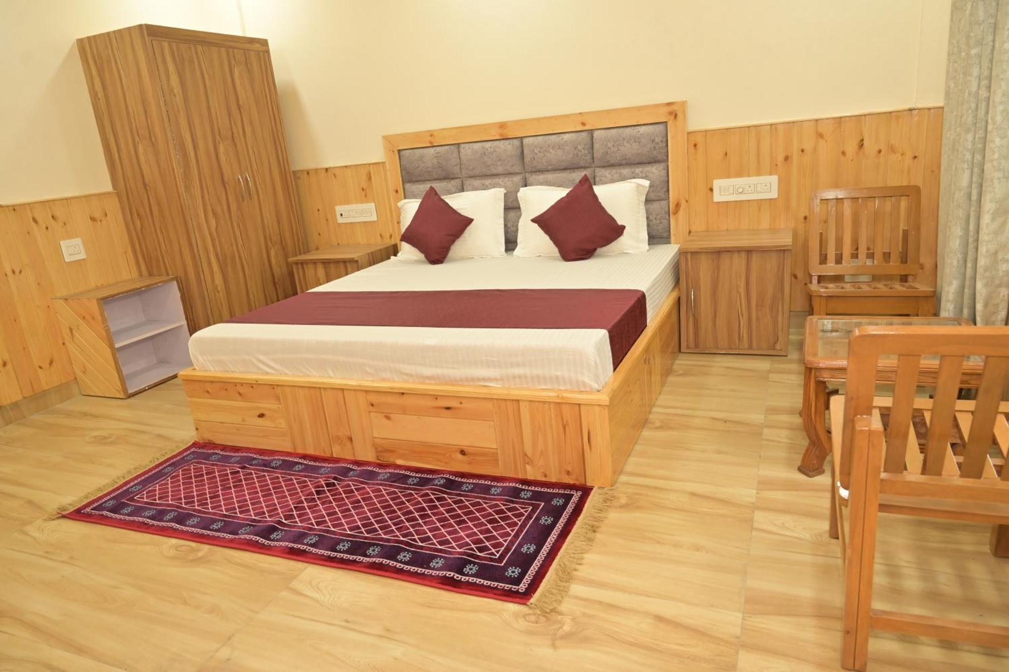 Hotel Royal Galaxy Tirthan Banjār Kültér fotó