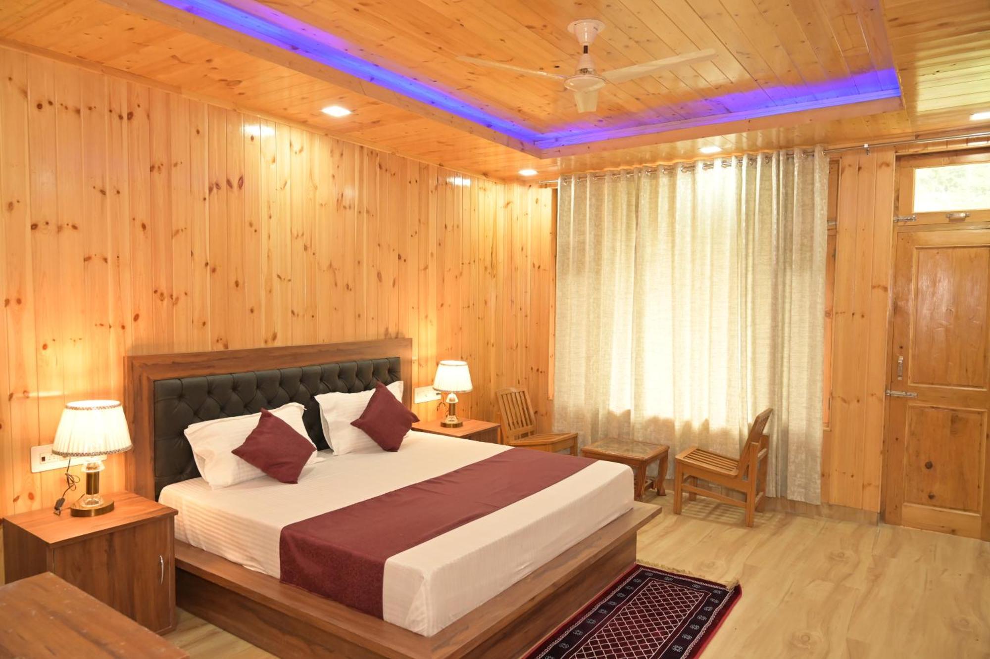Hotel Royal Galaxy Tirthan Banjār Kültér fotó