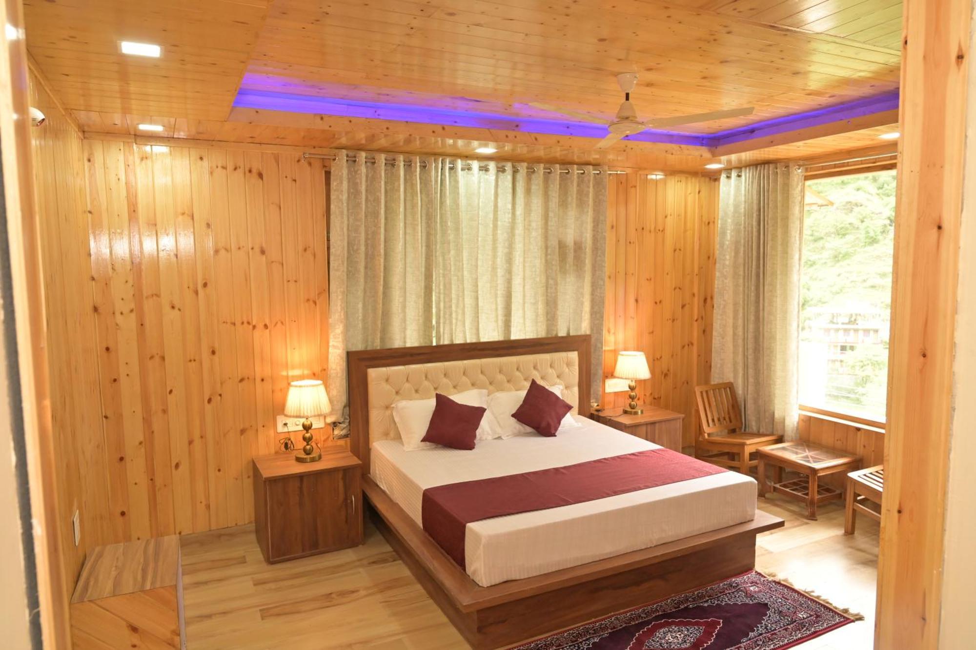 Hotel Royal Galaxy Tirthan Banjār Kültér fotó