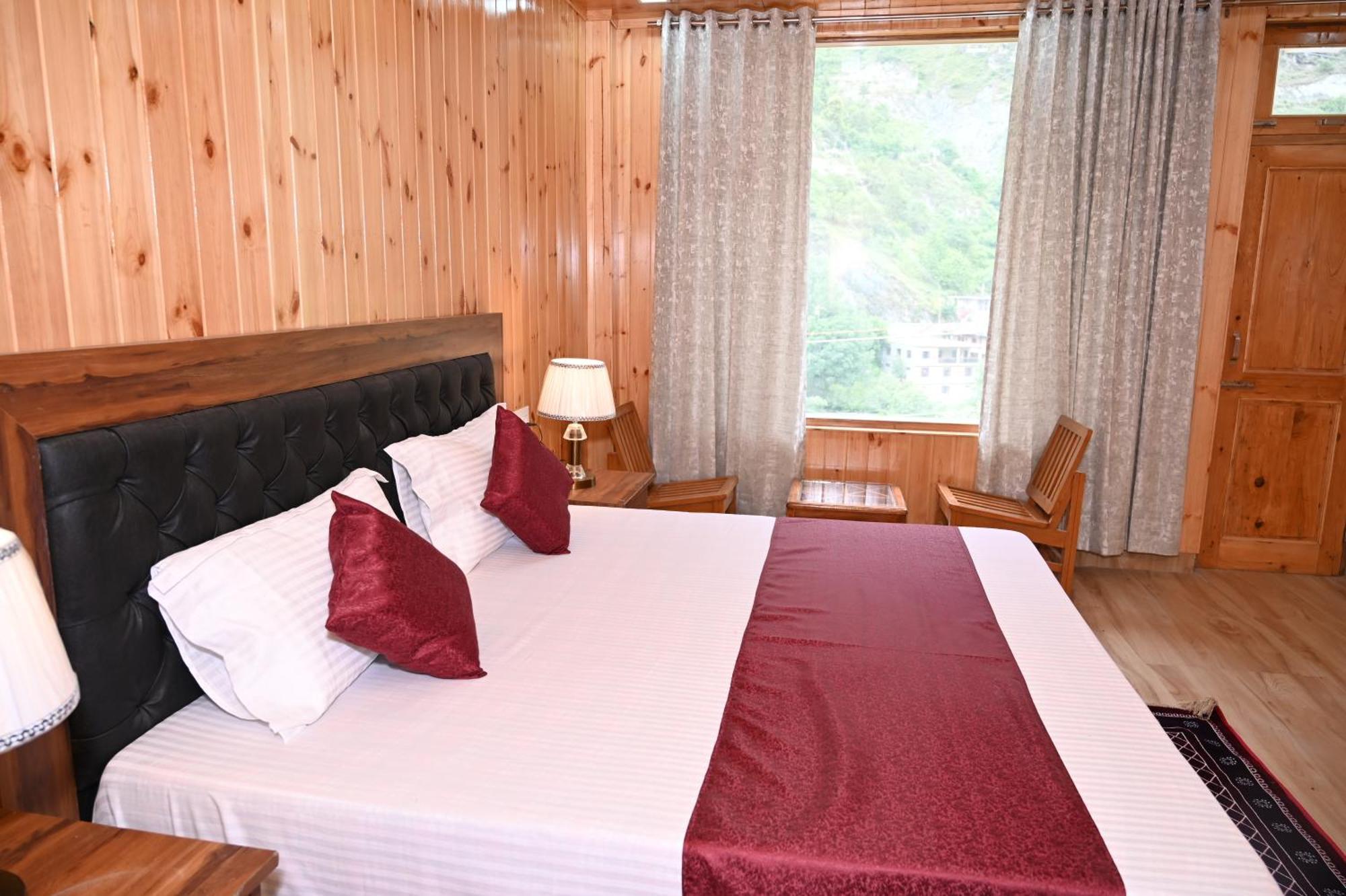 Hotel Royal Galaxy Tirthan Banjār Kültér fotó