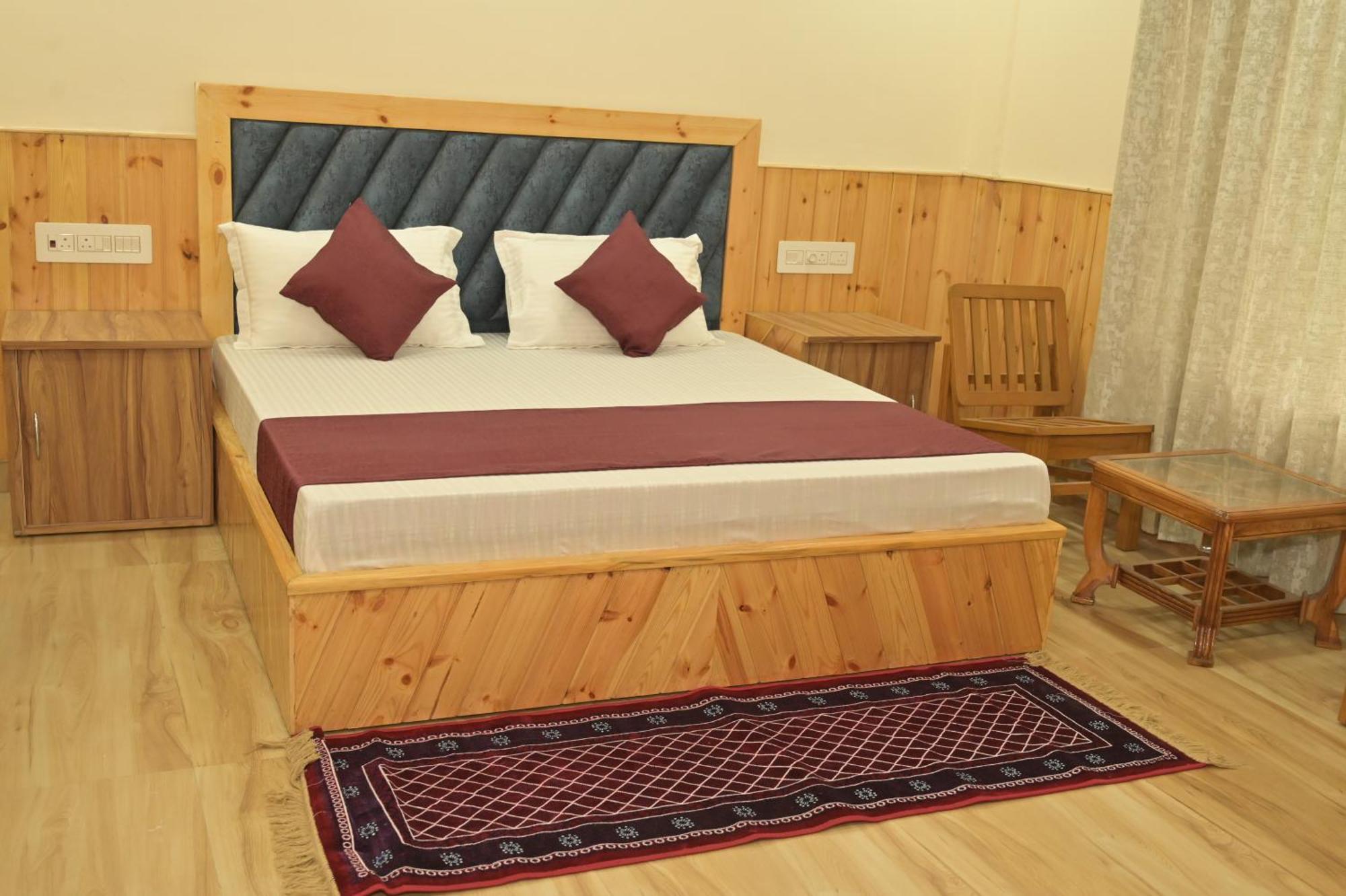 Hotel Royal Galaxy Tirthan Banjār Kültér fotó