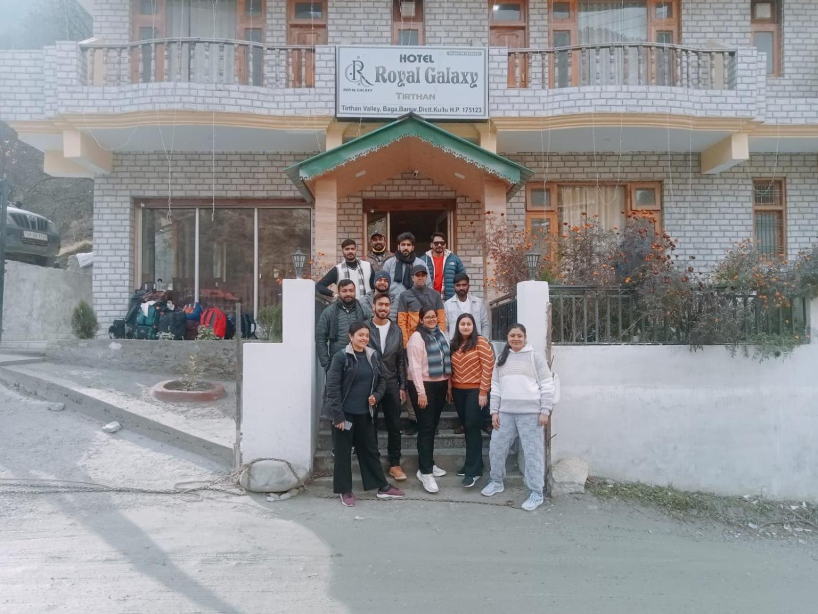 Hotel Royal Galaxy Tirthan Banjār Kültér fotó